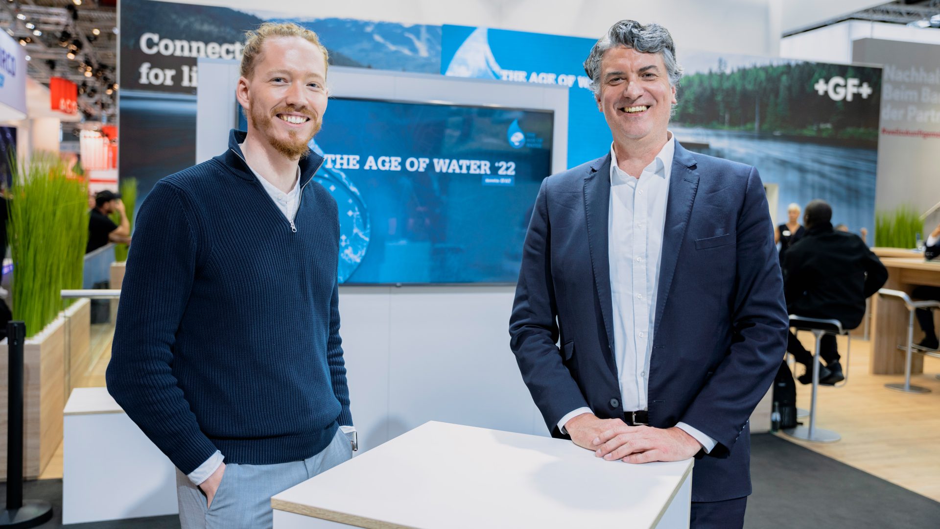 Wir waren mit Georg Fischer auf der IFAT 2022 – auf dem Bild sind unser Geschäftsführer Max und der Leiter des Marketings von Georg Fischer Piping Systems Deutschland, René Habers, zu sehen.