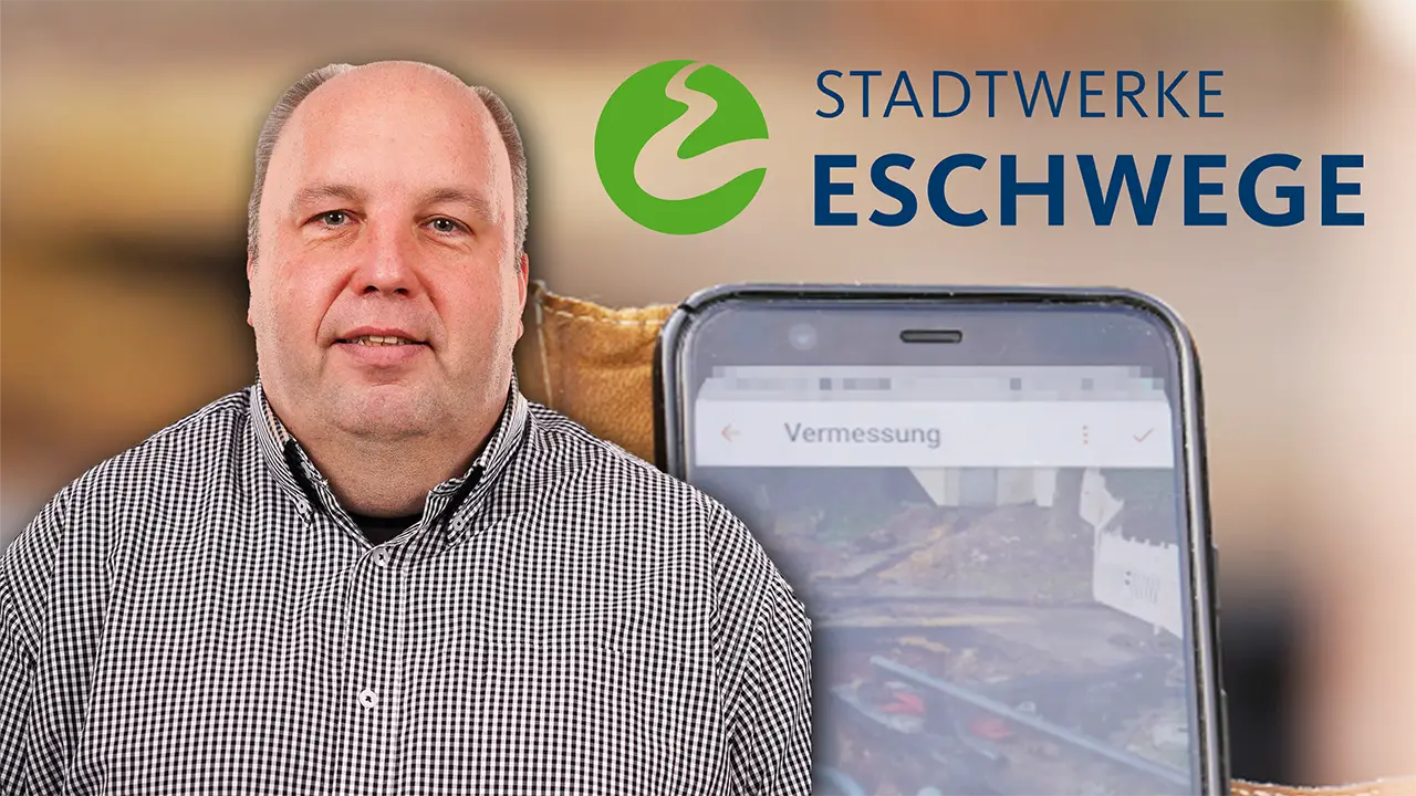Collage: Guido Reimuth, Hauptverantwortlicher für die Netzdokumentation bei den Stadtwerken Eschwege neben dem Logo der Stadtwerke Eschwege. Im Hintergrund ist eine Vermessung auf einem Smartphone mit Vaira zu sehen.