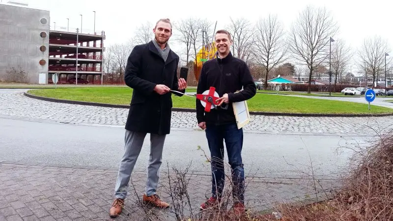 Philipp Buttmann und Philipp Buttmann treffen sich an unserer Firmenzentrale um die neue Partnerschaft zu besprechen.