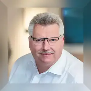 Profilfoto von Volker Schmitz, Leiter der Netzdokumentation bei BEW (Bergische Energie Wipperfürth) für unser Interview.