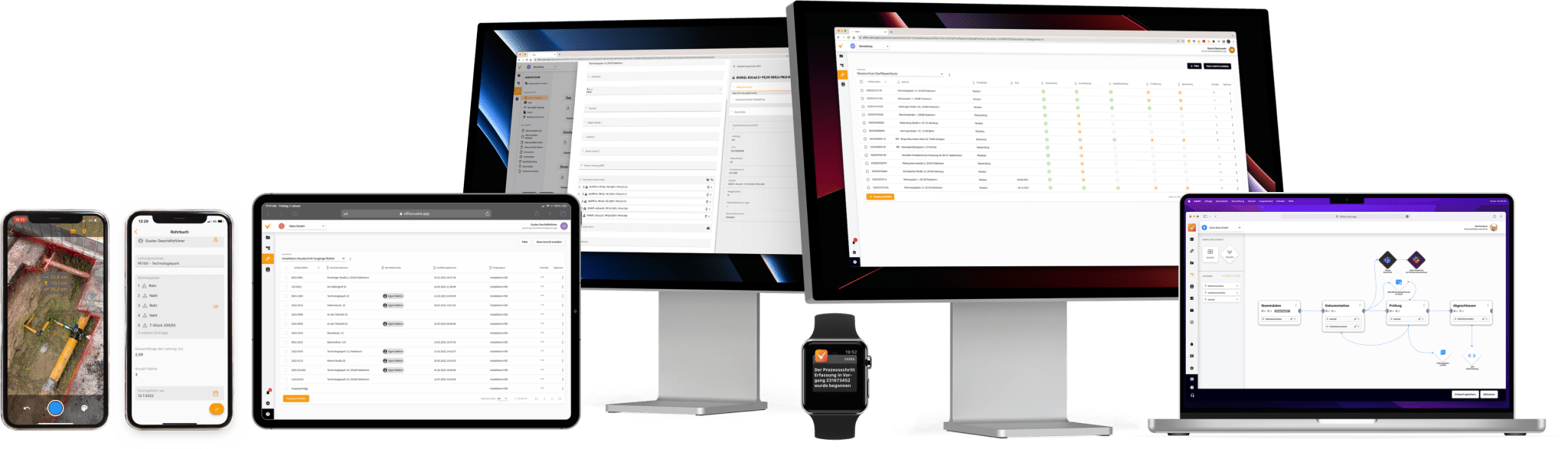 Montage einiger Geräte, auf denen Vaira genutzt werden kann. Zu sehen sind Smartphones, Computer, Laptops, Tablets und eine Smartwatch. Auf den beiden Smartphones ist zum einen eine Vermessung per Augmented Reality mit der Vaira App zu sehen und zum anderen die digitale Bauakte mit der Beispielaufgabe "Rohrbuch". In diesem sind unter anderem Bauteillisten, Datums- und Textfelder sowie automatisch berechnete Werte ohne Editiermöglichkeit zu sehen. Auf dem Tablet wird eine umfassende Vorgangsliste im Vaira Office gezeigt mit wichtigen Vorgangsdaten wie Schlüsselname, Adresse, Verantwortlichem, Fälligkeitsdatum und einem Symbol für die Priorität. Auf den beiden Computerbildschirmen sind Screenshots einer auszufüllenden digitalen Bauakte mit ausfüllbaren Feldern zu sehen sowie eine weitere Ansicht einer Vorgangsliste, bei der auch die Fortschritte im Prozess per eindeutigem Symbol (grün, orange oder grau) auf einen Blick nachvollzogen werden kann. Auf der Smartwatch ist eine Mitteilung der Vaira App zu sehen, dass ein Prozessschritt begonnen wurde. Auf dem Laptop ist abschließend ein Workflow im Vaira Office zu sehen. Hier hat sich ein Nutzer einen Prozess mit vier Schritten, einigen Aufgaben und Sendern zusammengestellt.