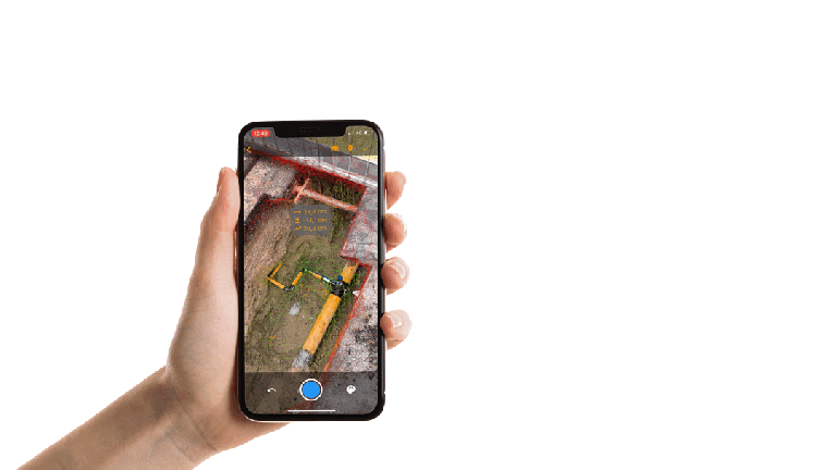 GIF-Animation. Links ist eine Hand zu sehen, die ein Smartphone ins Bild hält, auf dem die Vermessung mit der Vaira App per Augmented Reality zu sehen ist. Ein orange-farbener Pfeil zeigt vom Smartphone aus nach rechts, wo nach und nach unterschiedliche DIN-A4-PDF-Exporte auftauchen. Diese umfassen Beispiele für digital mit Vaira dokumentierte Stammdaten, Druckprüfprotokolle, digitale Einmessskizzen, Rohrfolgelisten. Am Ende überlagert ein grüner Haken alle Exporte als Zeichen dafür, dass alle Daten vollständig und korrekt erfasst wurden.