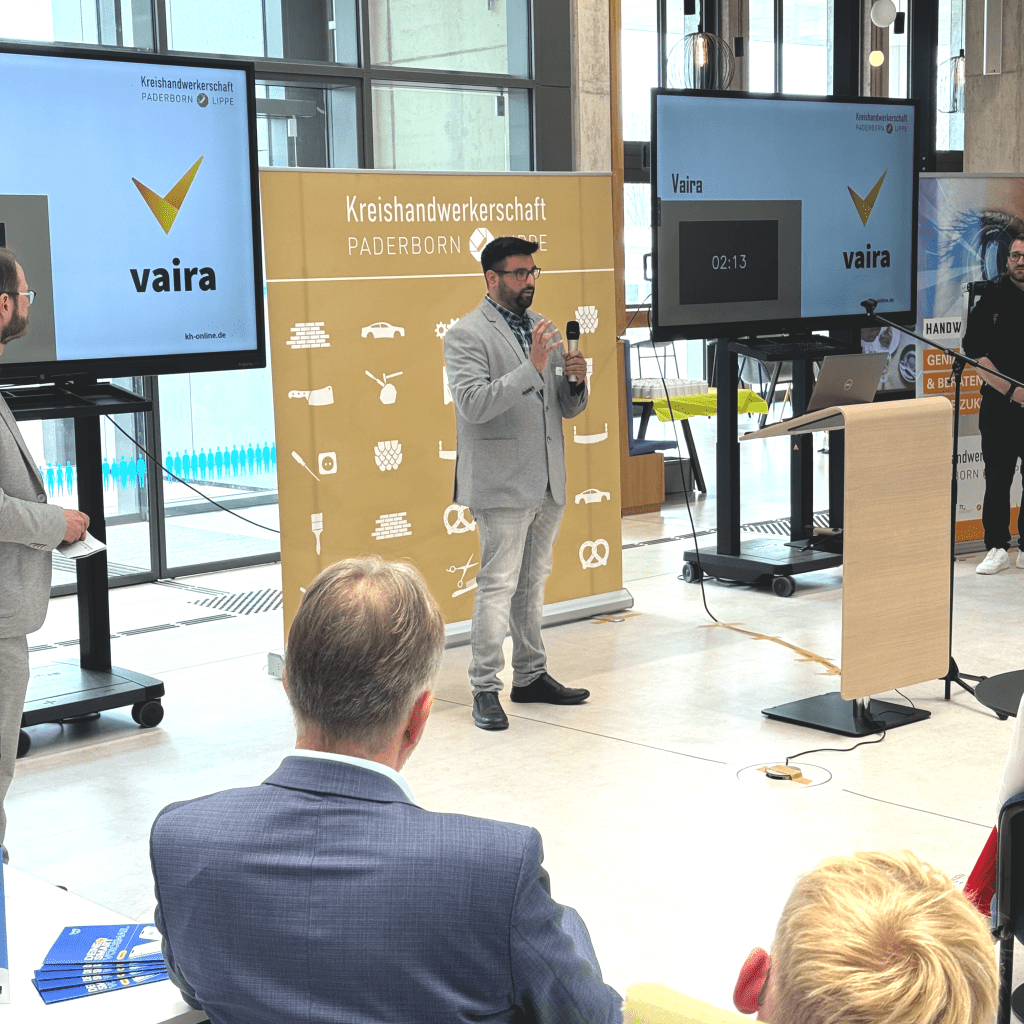 Gill (Vaira) hält einen Vortrag über die Digitalisierung im Handwerk auf dem 3. InnovationsPFAD in Lemgo von der Kreishandwerkerschaft Paderborn-Lippe.