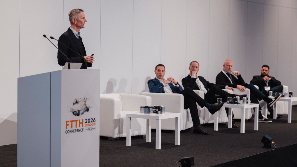 Max als Teil der Podiumsdiskussion auf der FTTH Conference 2026 in London